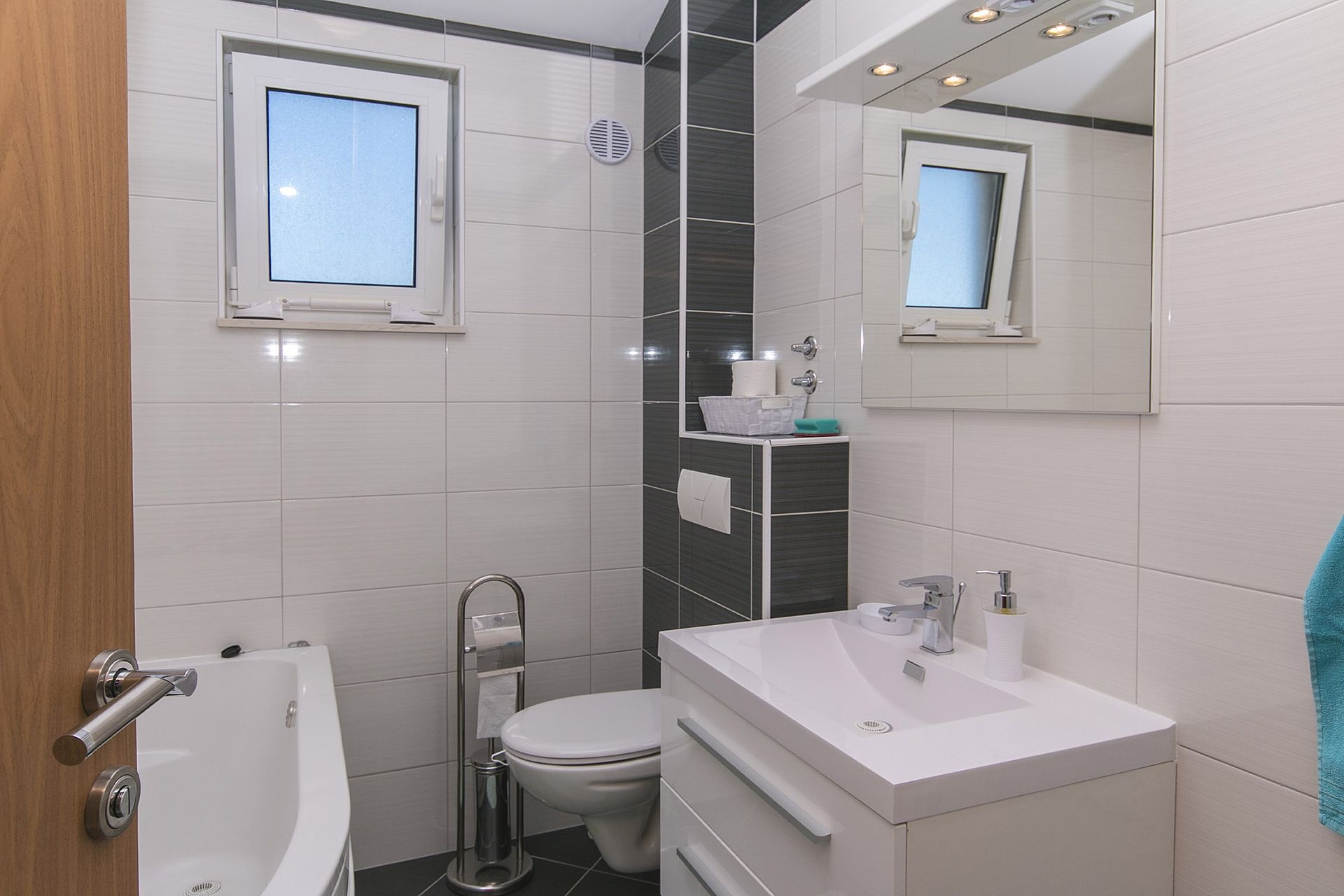 One bedroom apartment with balcony and sea view Brela, Makarska  A-f