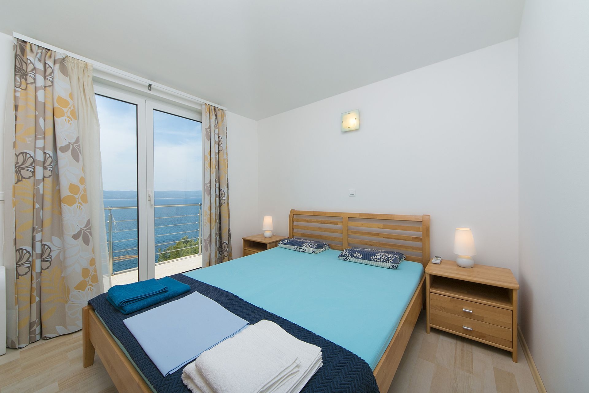One bedroom apartment with balcony and sea view Brela, Makarska  A-f