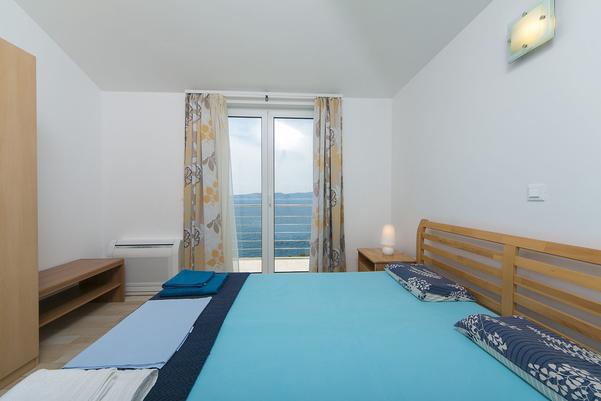 One bedroom apartment with balcony and sea view Brela, Makarska  A-f