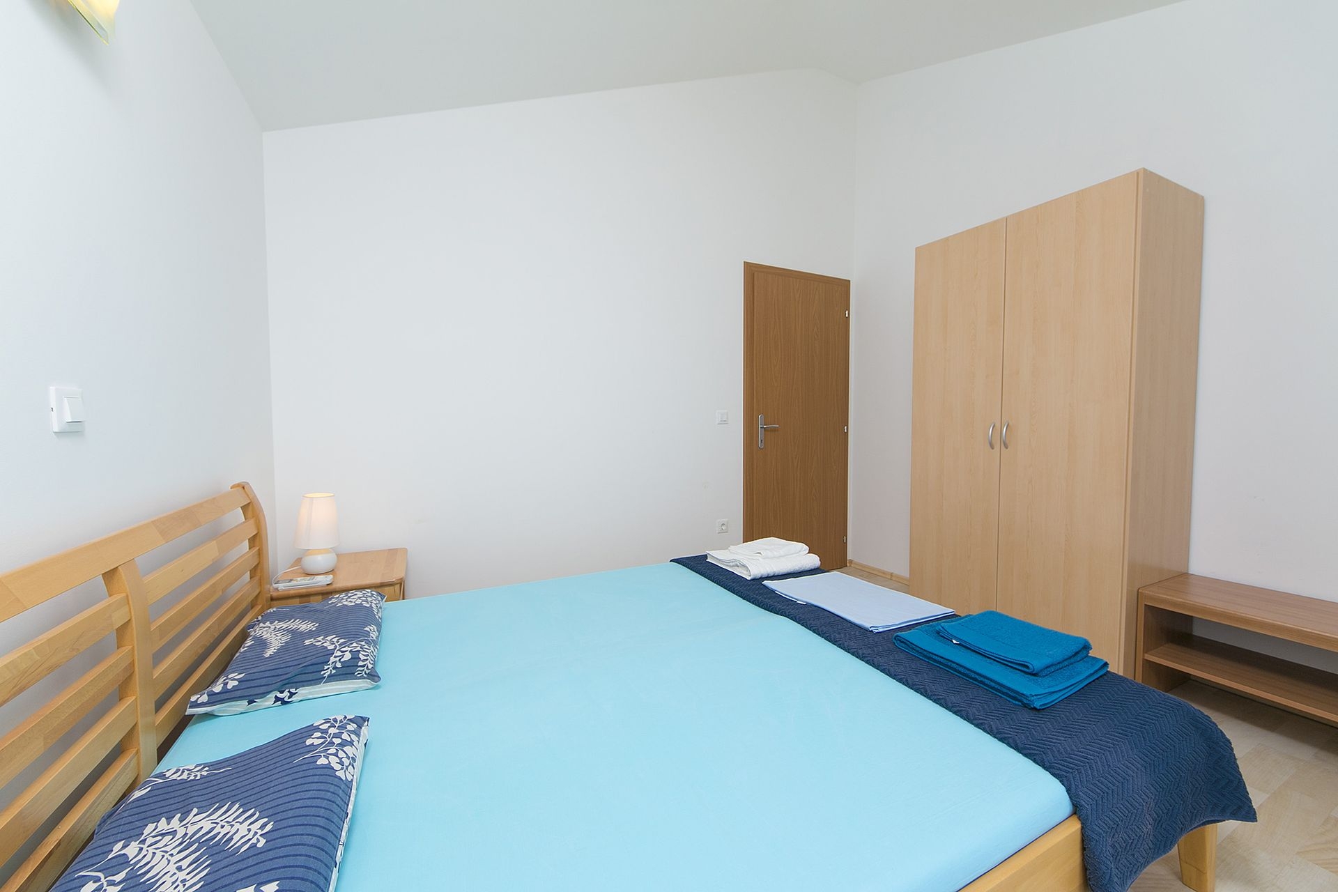 One bedroom apartment with balcony and sea view Brela, Makarska  A-f