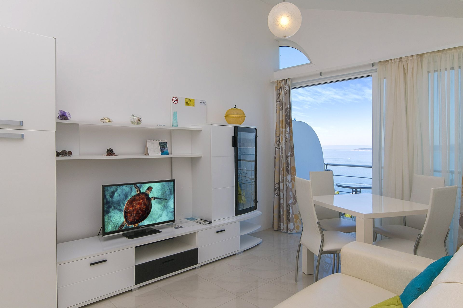 One bedroom apartment with balcony and sea view Brela, Makarska  A-f
