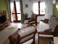 Šibenik, Living room in the apartment, air condition available, (pet friendly) and WiFi.