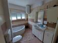 Supetarska Draga - Donja, Baño 1 in the apartment, (pet friendly) y WiFi.