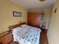 Supetarska Draga - Donja, Bedroom 1 in the apartment, (pet friendly) and WiFi.