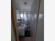 Supetarska Draga - Donja, Koupelna v ubytování typu studio-apartment, domácí mazlíčci povoleni a WiFi.