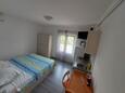 Supetarska Draga - Donja, Bedroom in the studio-apartment, air condition available, (pet friendly) and WiFi.