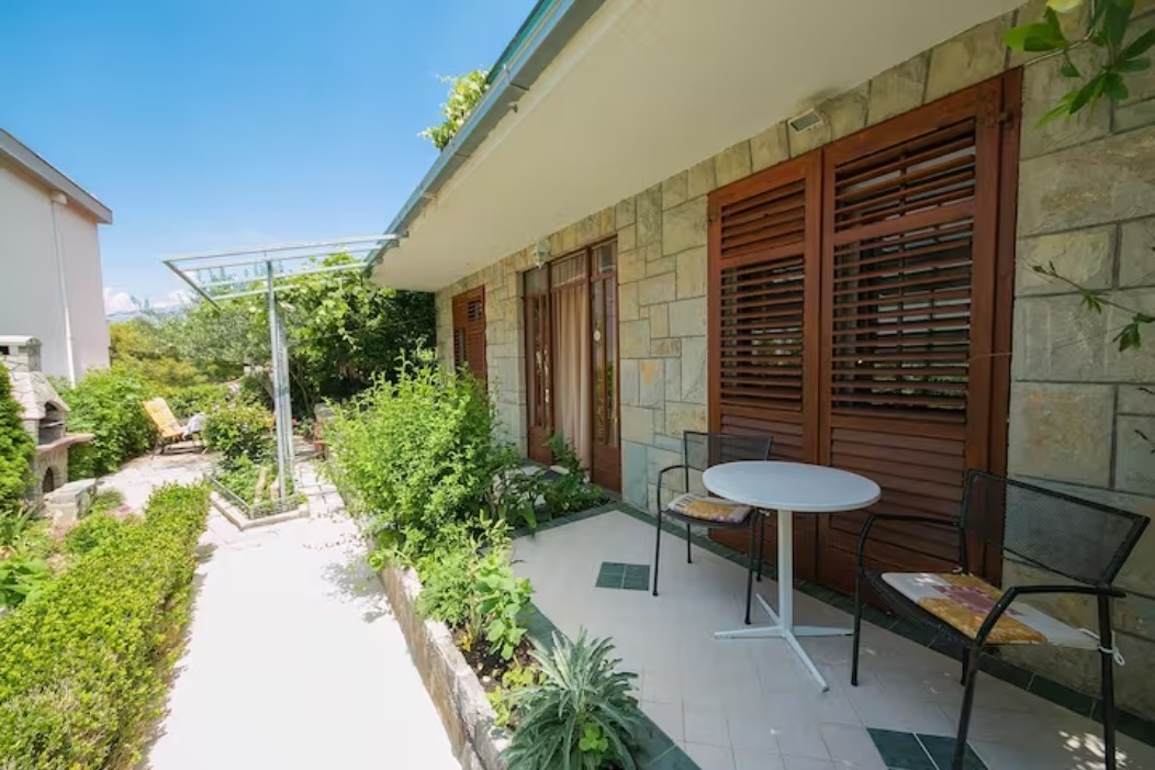 Two bedroom apartment with balcony Brela, Makarska  A-a