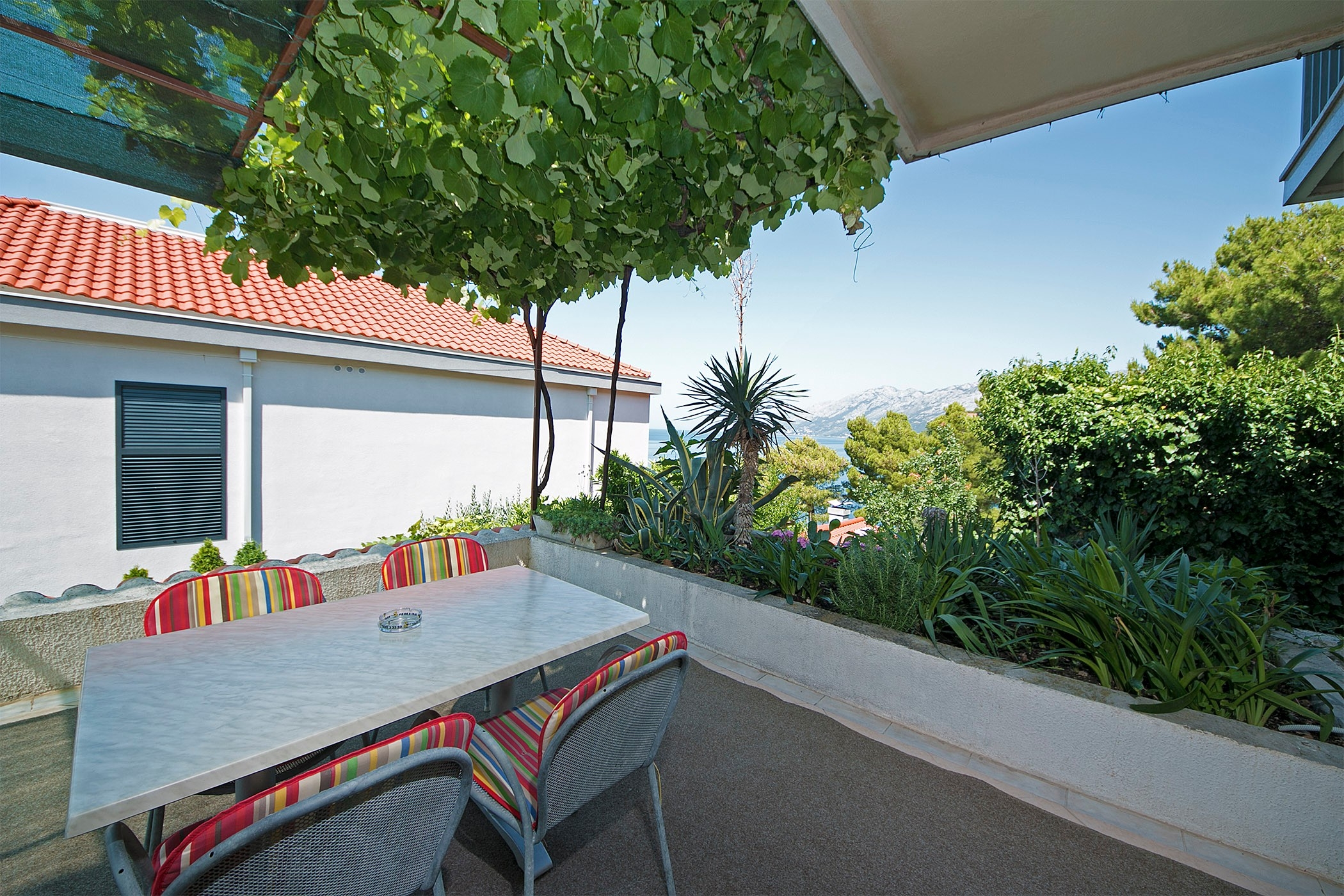 Three bedroom apartment with terrace and sea view Brela, Makarska  A-b