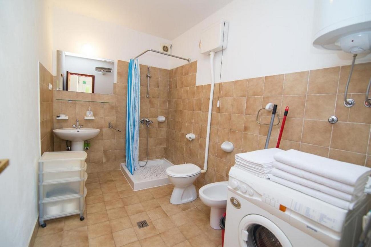 Two bedroom apartment with terrace Mali Lošinj, Lošinj  A-a