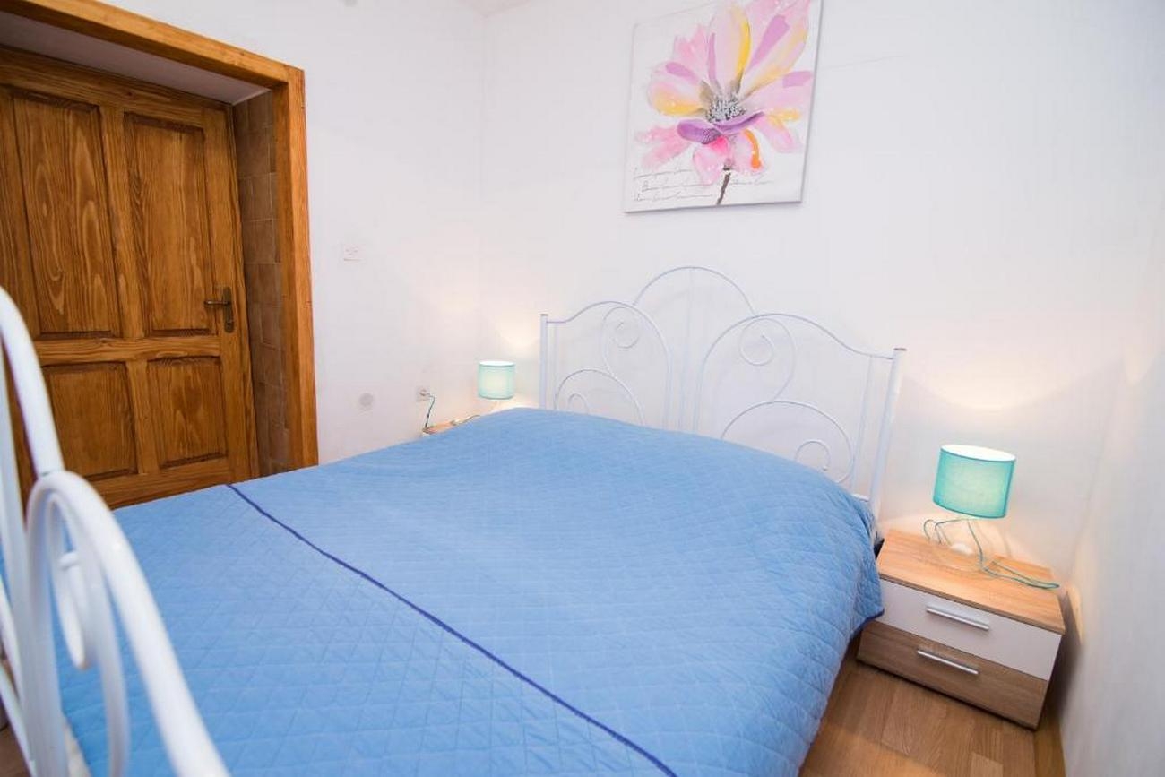 Two bedroom apartment with terrace Mali Lošinj, Lošinj  A-a