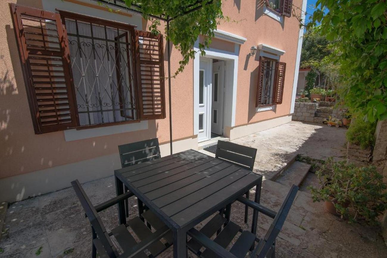 Two bedroom apartment with terrace Mali Lošinj, Lošinj  A-a