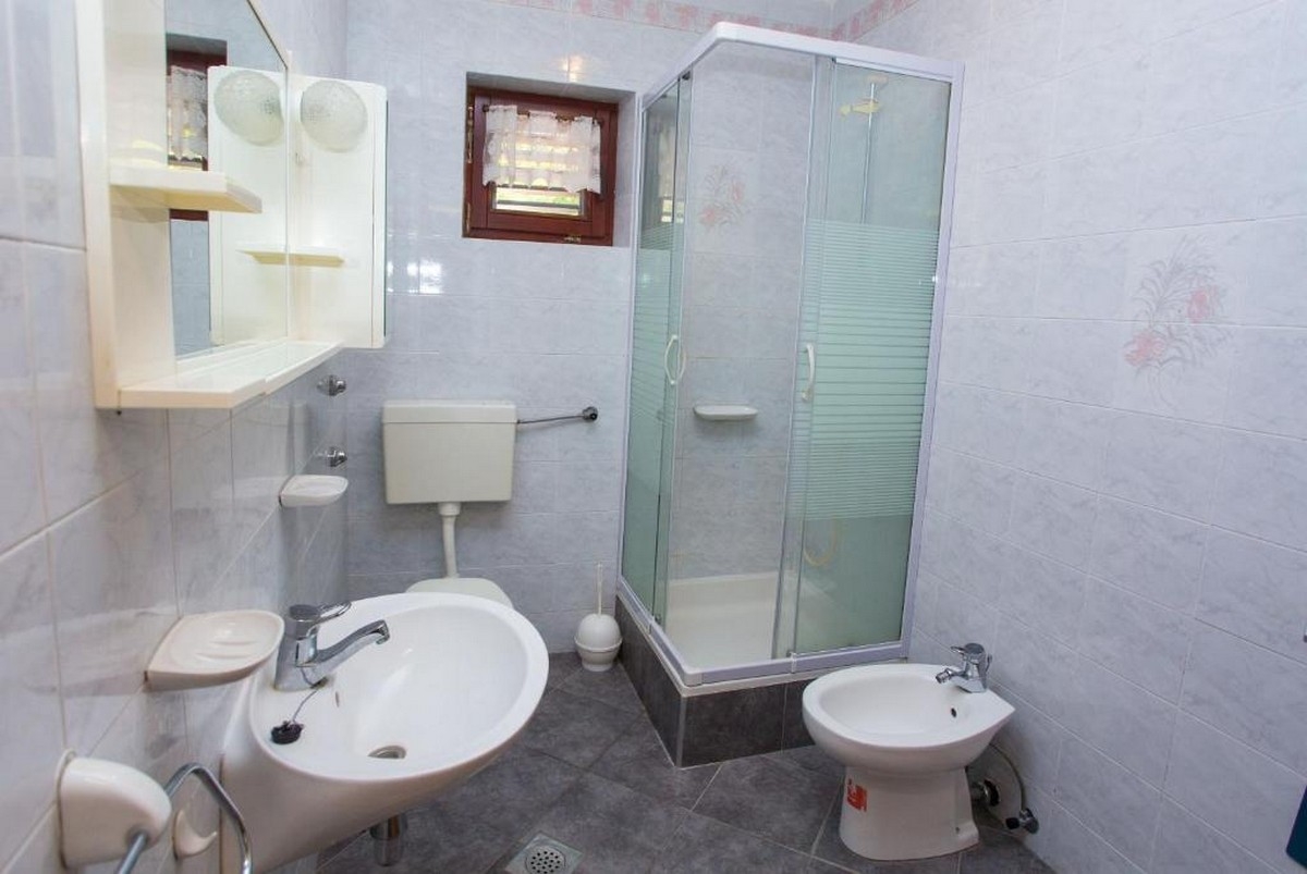 One bedroom apartment with terrace Promajna, Makarska  A-a