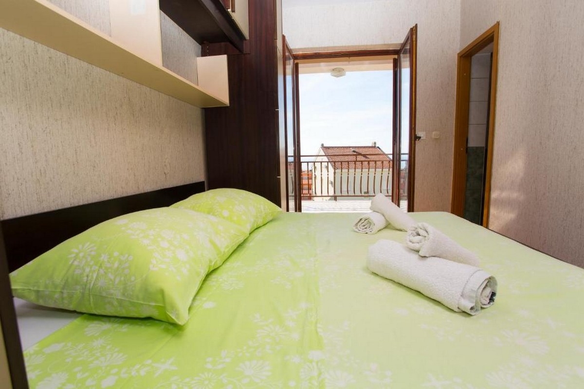 One bedroom apartment with terrace Promajna, Makarska  A-a