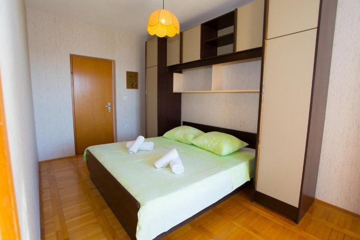 One bedroom apartment with terrace Promajna, Makarska  A-a
