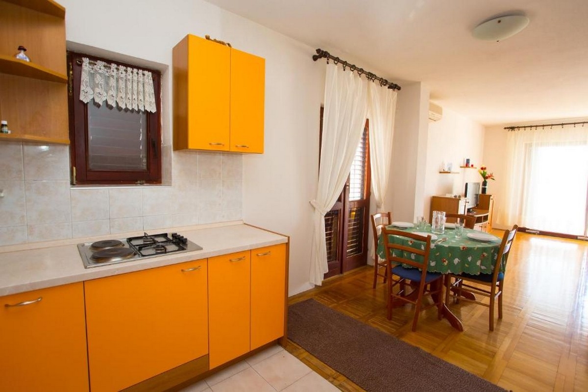 One bedroom apartment with terrace Promajna, Makarska  A-a