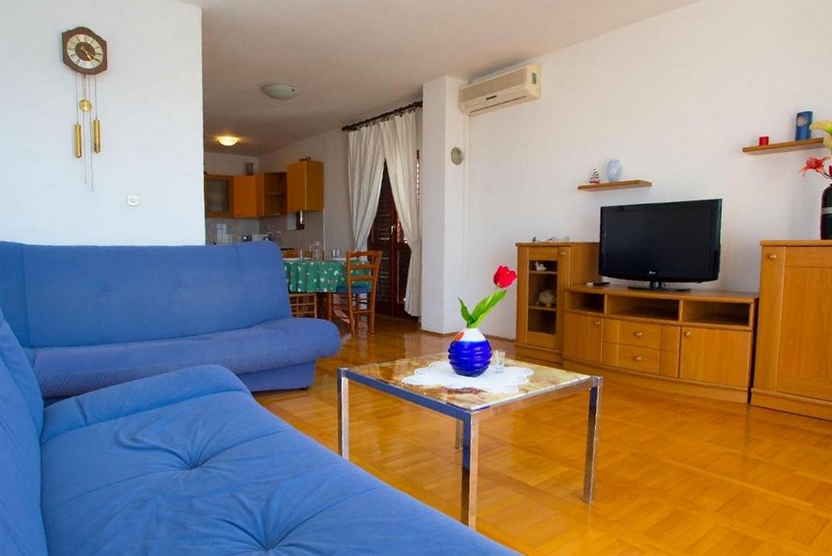 One bedroom apartment with terrace Promajna, Makarska  A-a