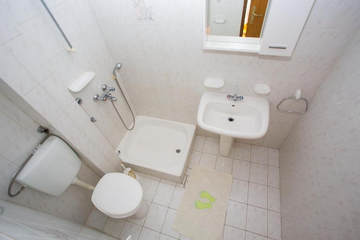 One bedroom apartment with terrace Promajna, Makarska  A-b