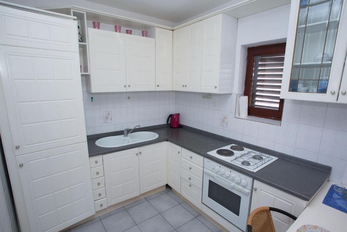 One bedroom apartment with terrace Promajna, Makarska  A-b