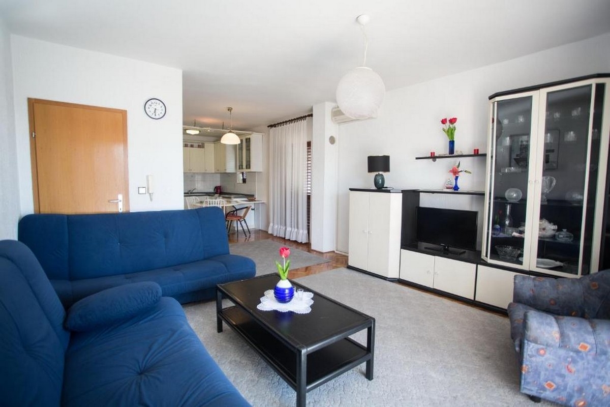 One bedroom apartment with terrace Promajna, Makarska  A-b