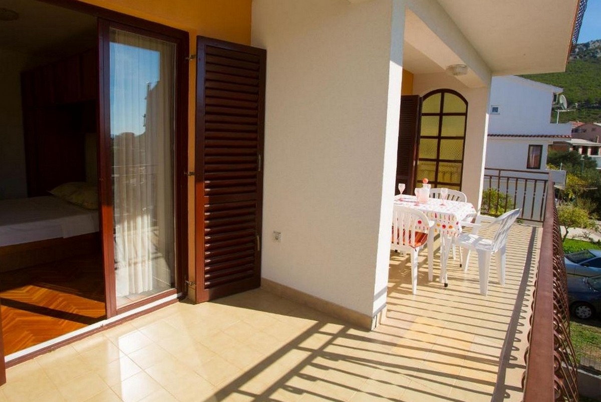 One bedroom apartment with terrace Promajna, Makarska  A-b