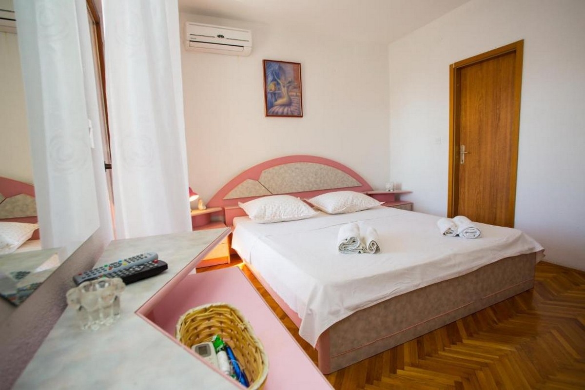 Studio flat with terrace Promajna, Makarska  AS-c