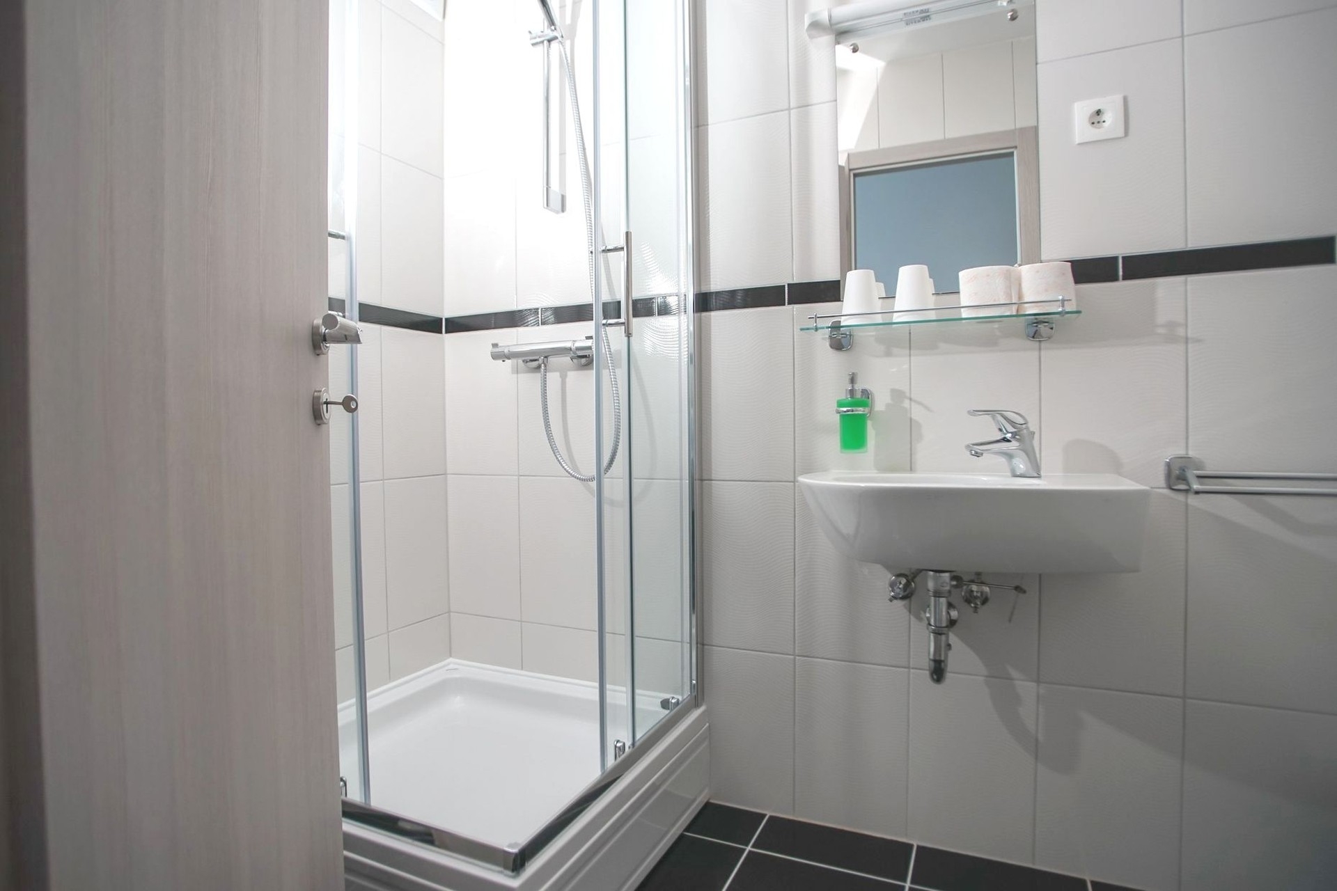 Three bedroom apartment with balcony and sea view Promajna, Makarska  A-c
