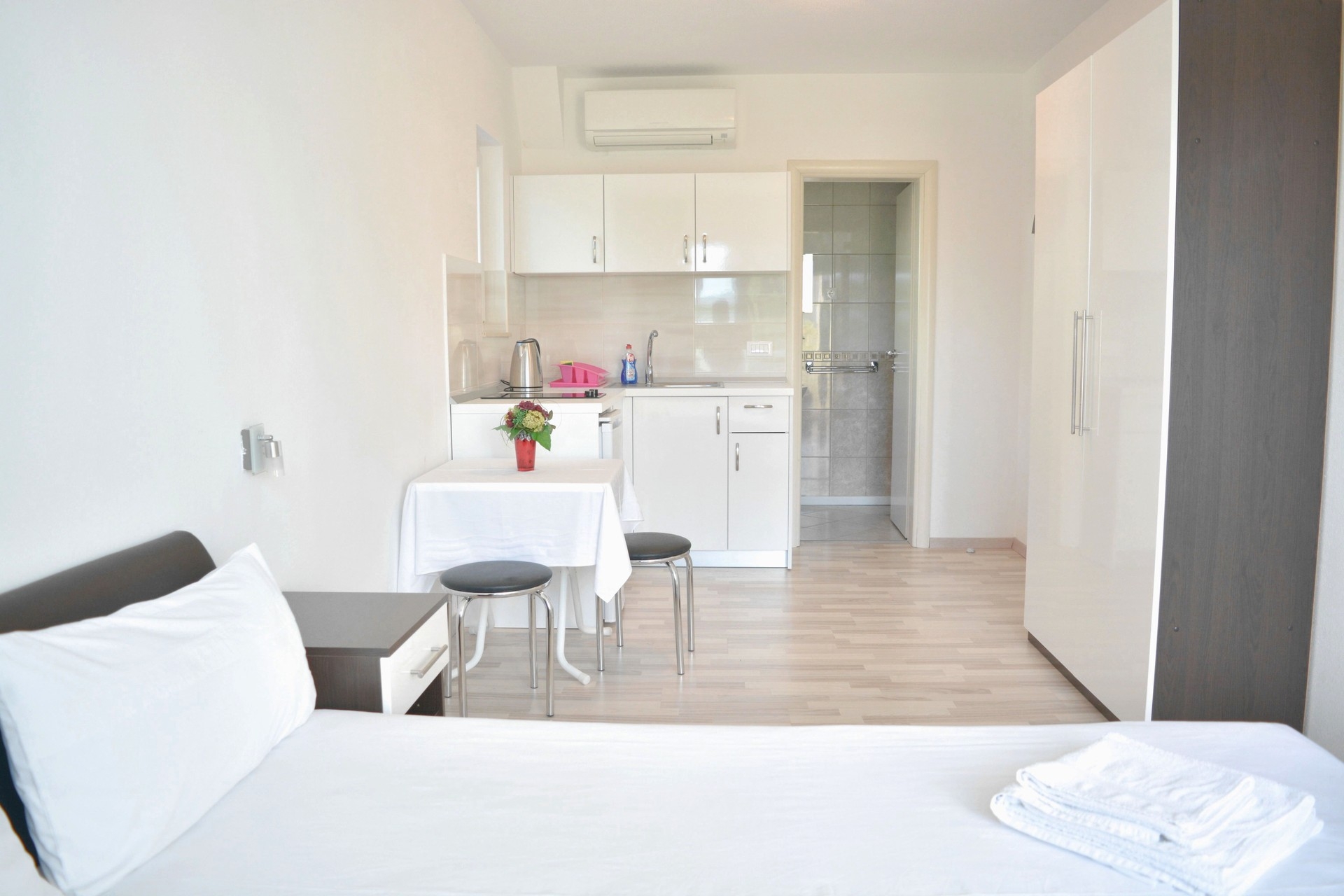 Studio flat with balcony and sea view Promajna, Makarska  AS-b