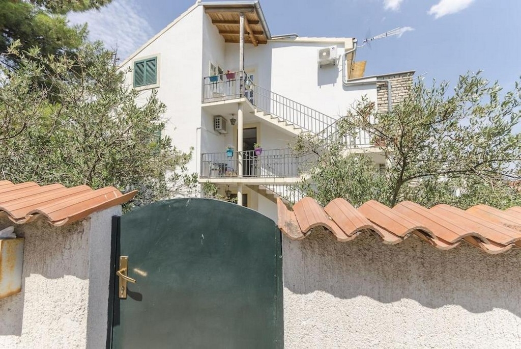 Trosobni apartman s balkonom Vodice  A-a