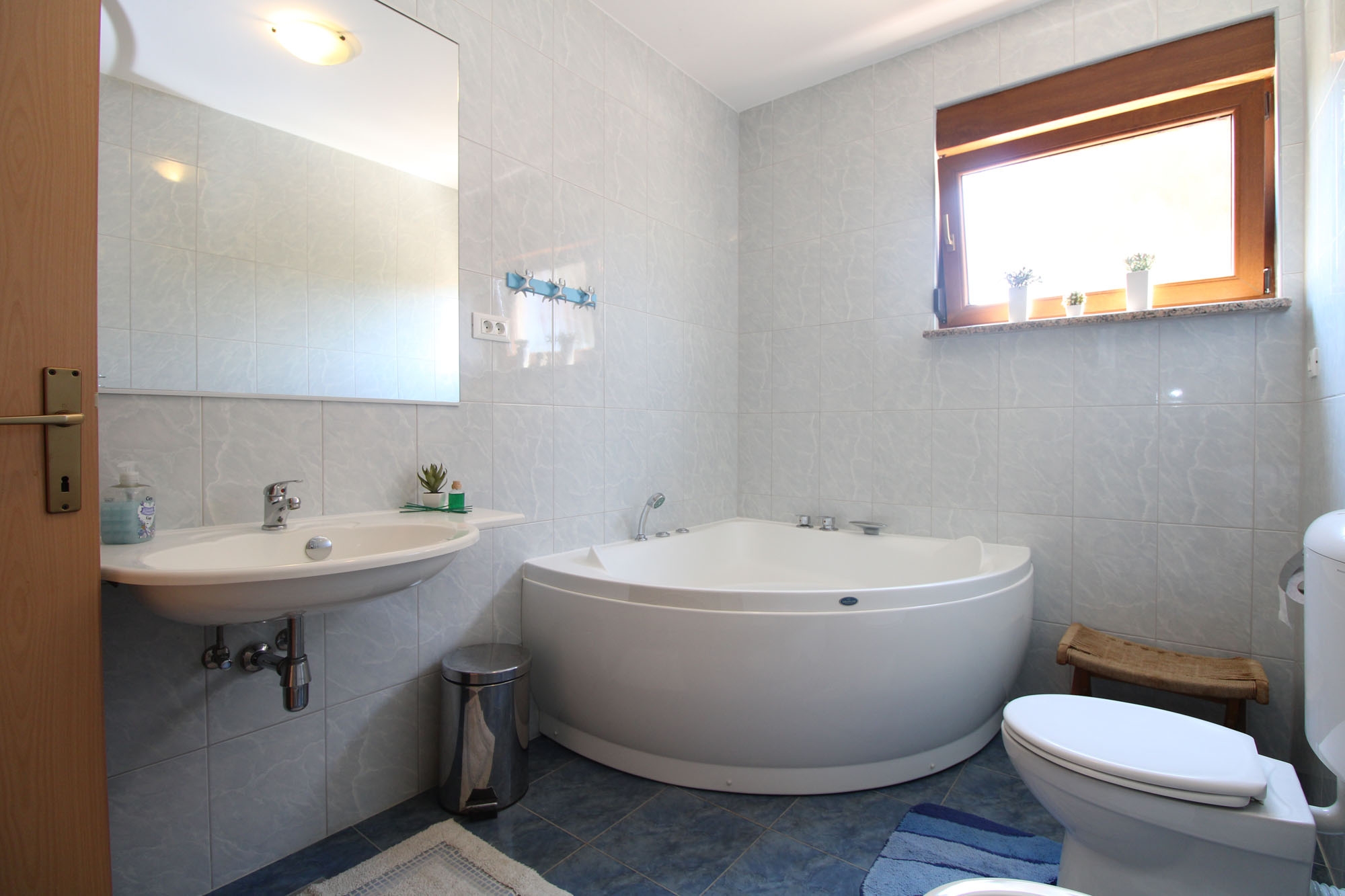 Four bedroom house with terrace Ližnjan, Medulin  K