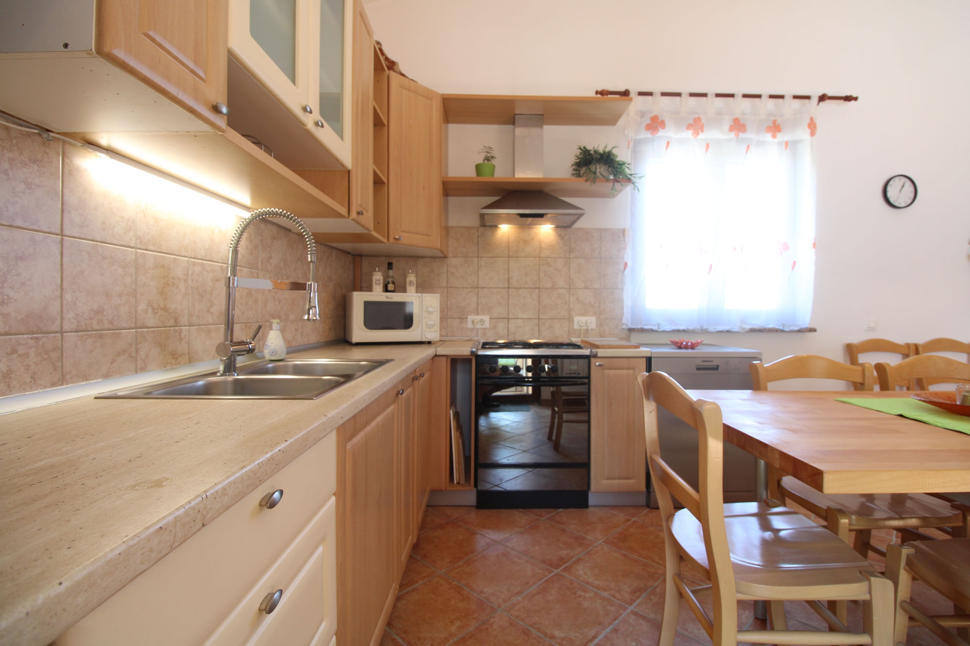 Four bedroom house with terrace Ližnjan, Medulin  K