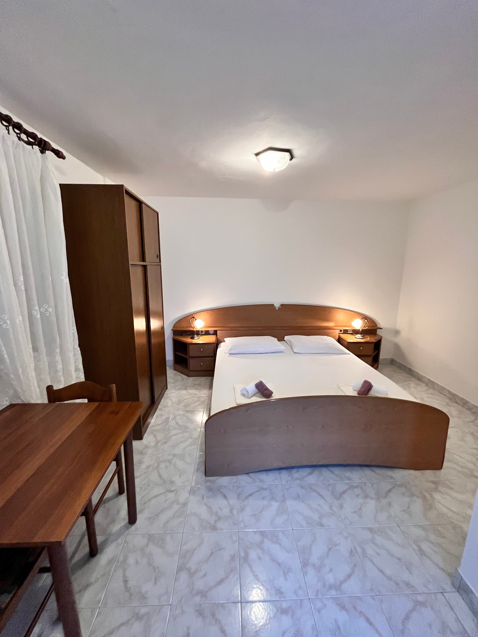 Studio flat with terrace and sea view Metajna, Pag  AS-b