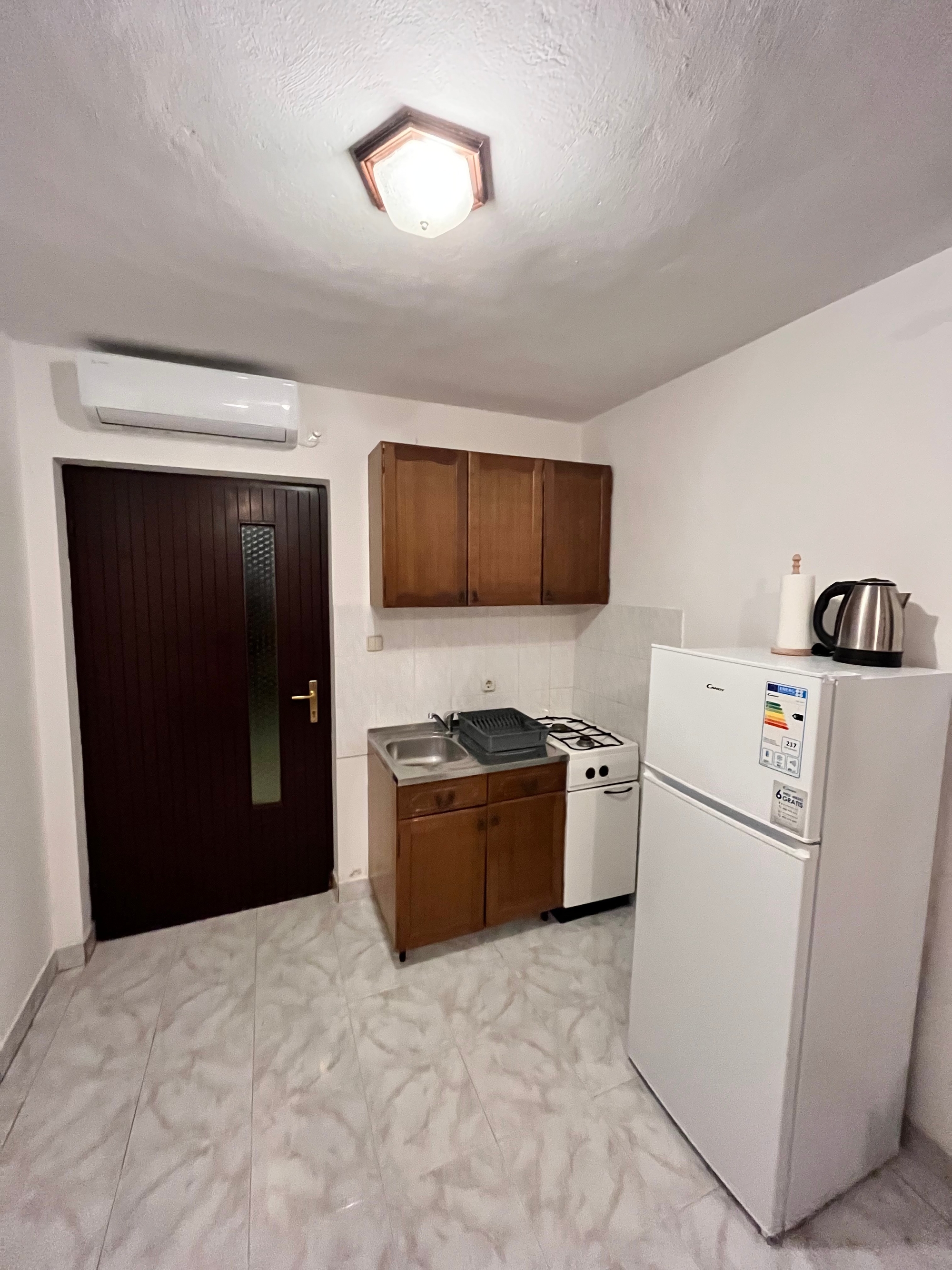 Studio flat with terrace and sea view Metajna, Pag  AS-b