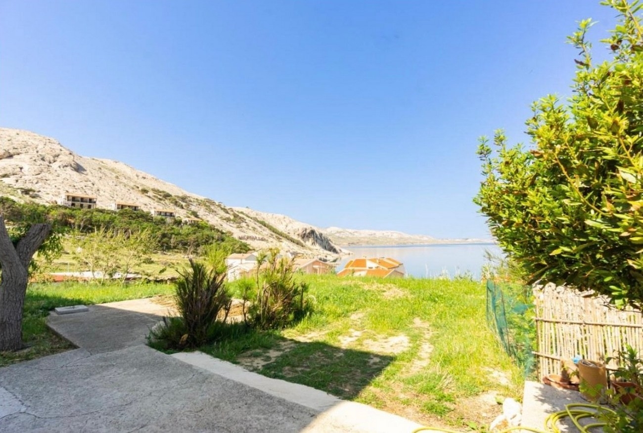 Studio flat with terrace and sea view Metajna, Pag  AS-b