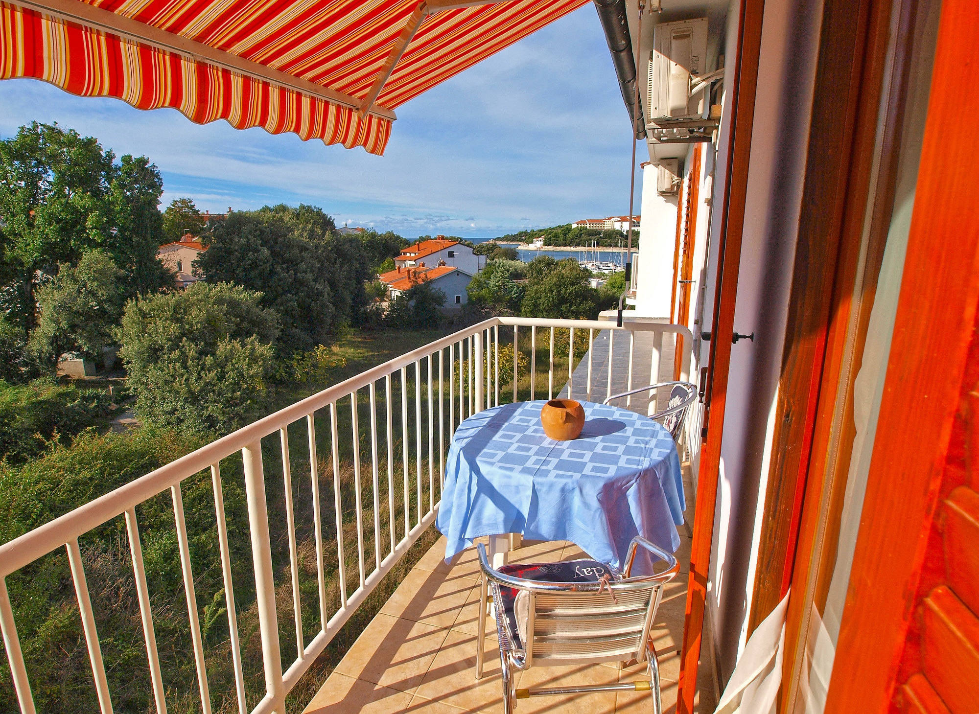 Studio flat with terrace and sea view Pješčana Uvala (Pula) (AS-20800-a)