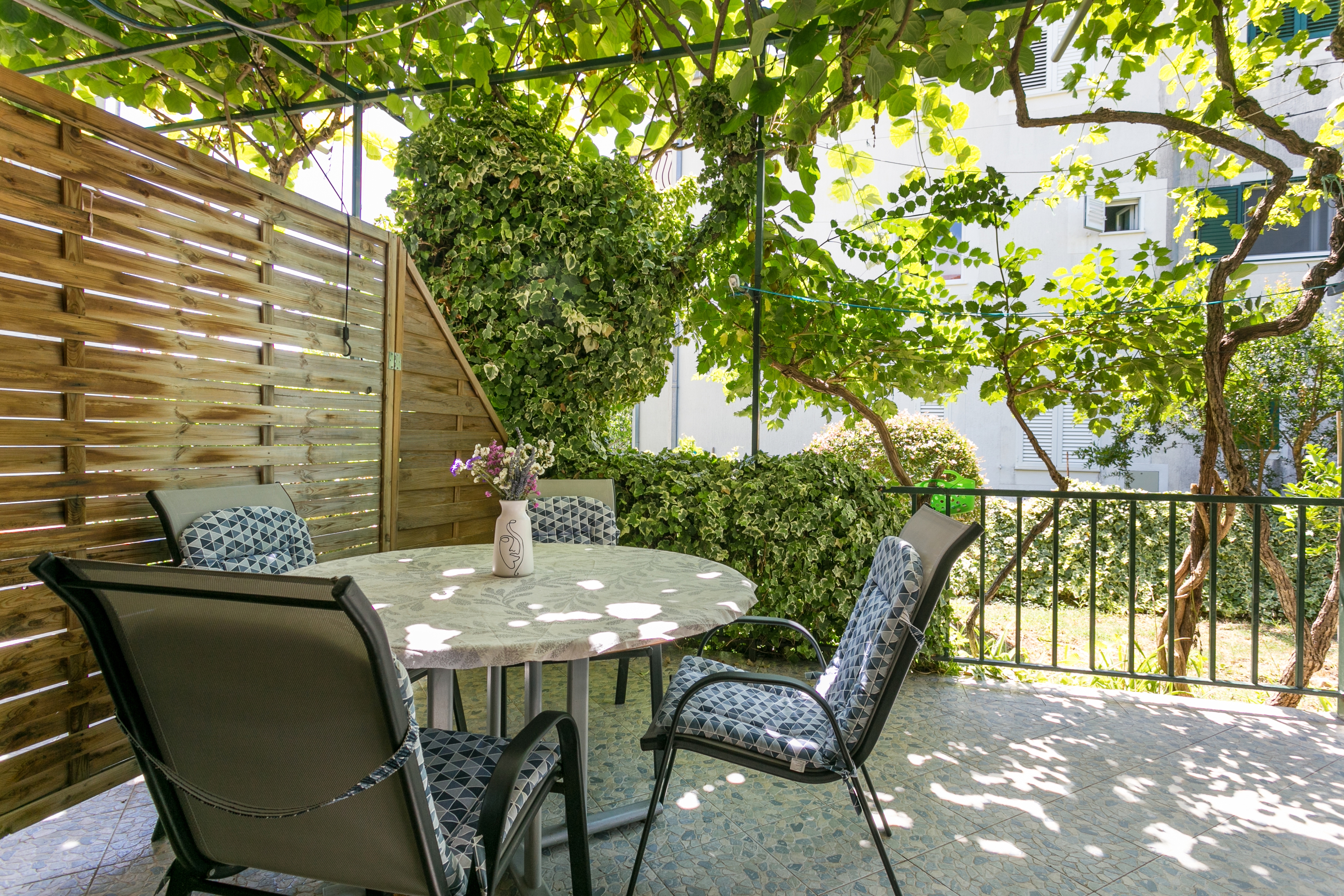 One bedroom apartment with terrace Kaštel Štafilić, Kaštela  A-a