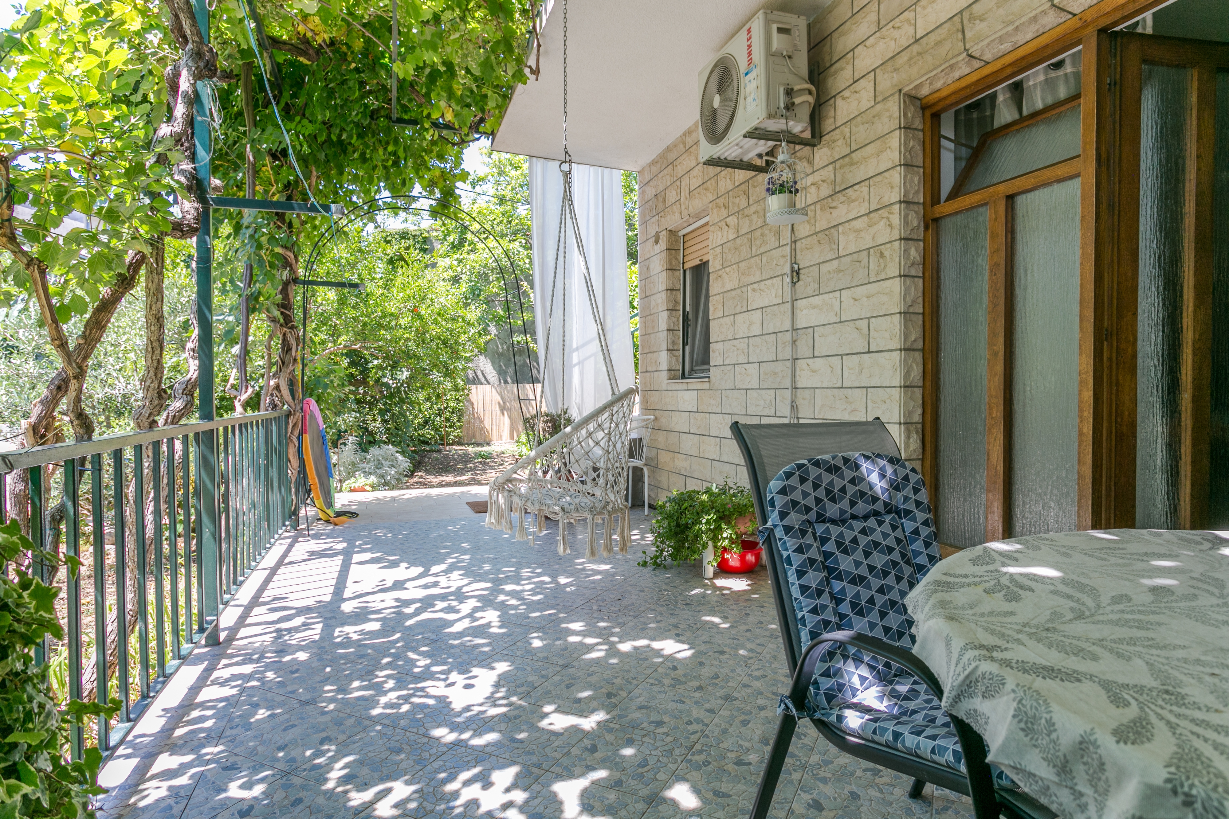 One bedroom apartment with terrace Kaštel Štafilić, Kaštela  A-a