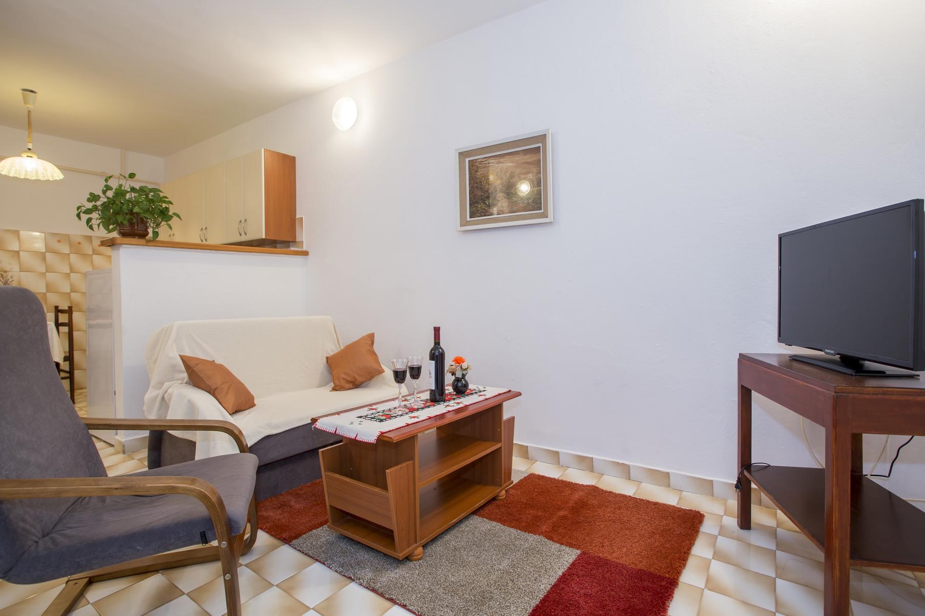 Three bedroom apartment with terrace Pula (A-20809-a) Three bedroom apartment with terrace Pula (A-20809-a)