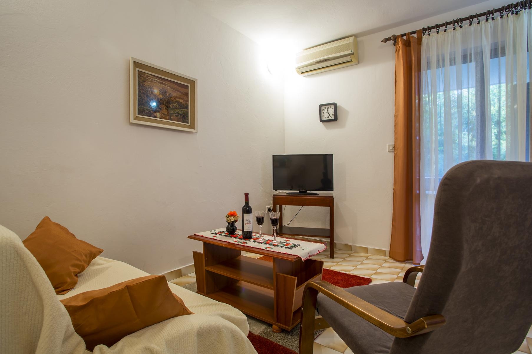 Three bedroom apartment with terrace Pula (A-20809-a) Three bedroom apartment with terrace Pula (A-20809-a)
