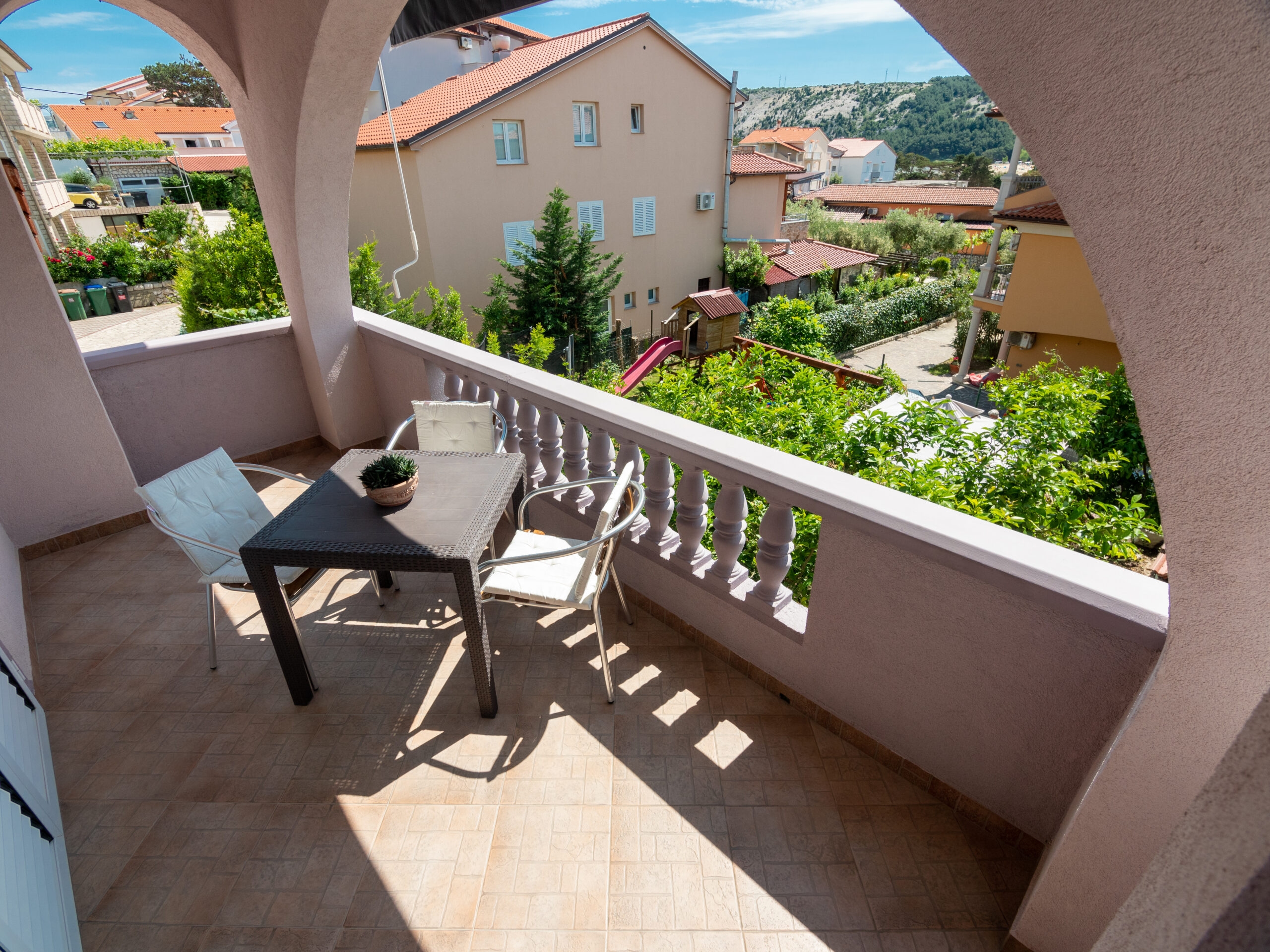 Top Rab Lopar Top Rab Lopar