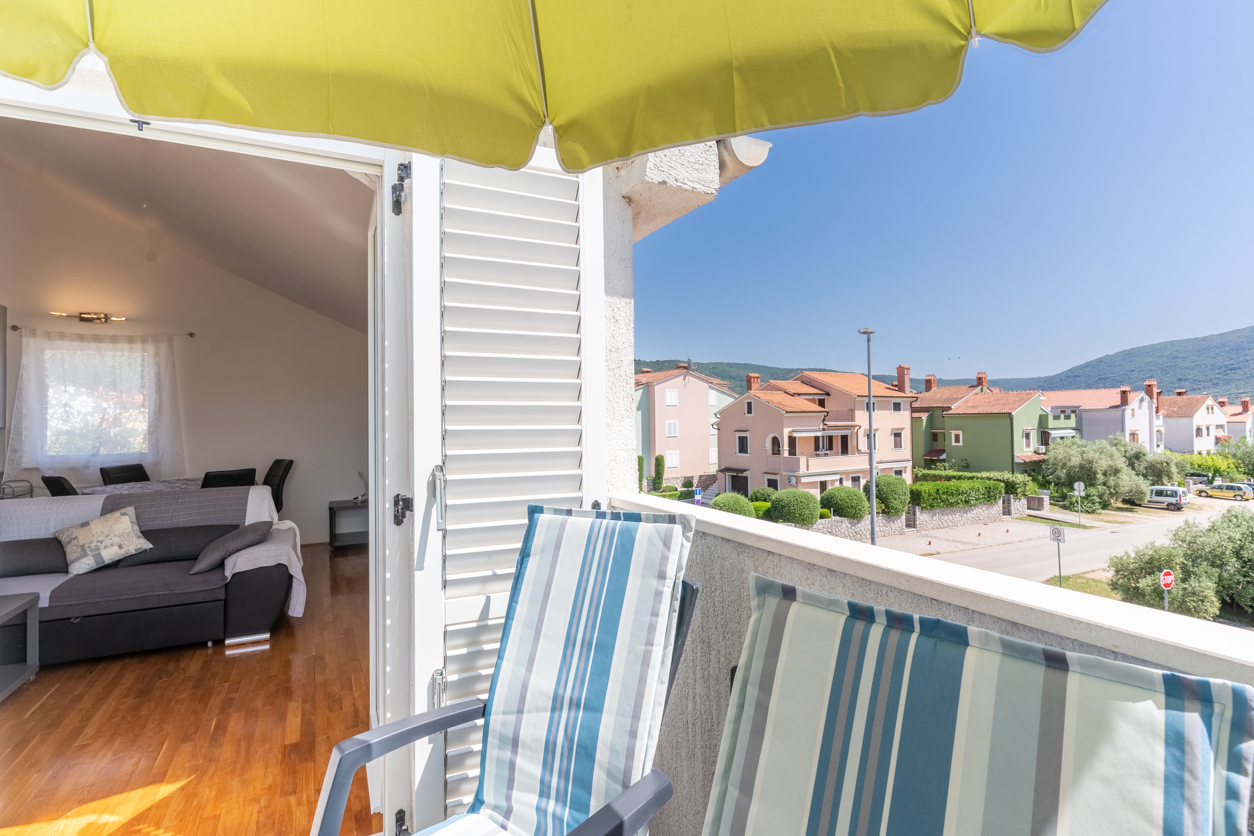 Two bedroom apartment with balcony Cres  A-a
