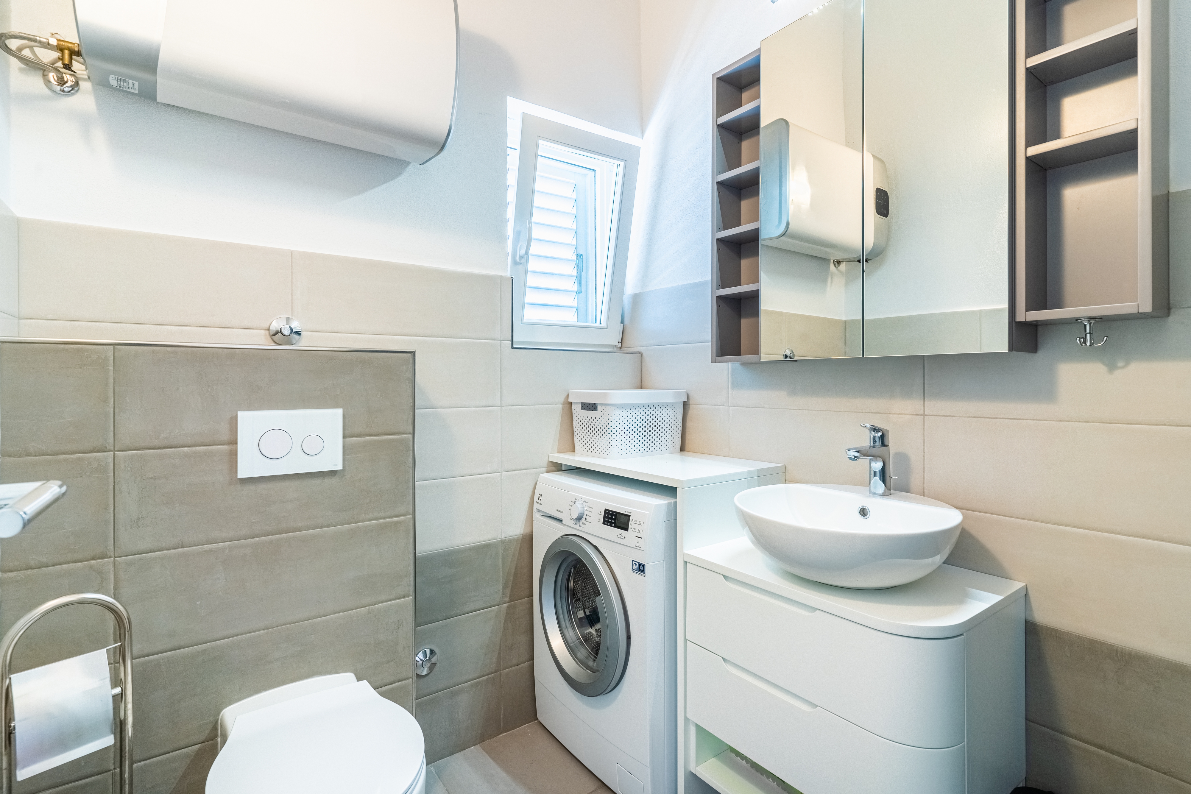 Two bedroom apartment with balcony Cres  A-a