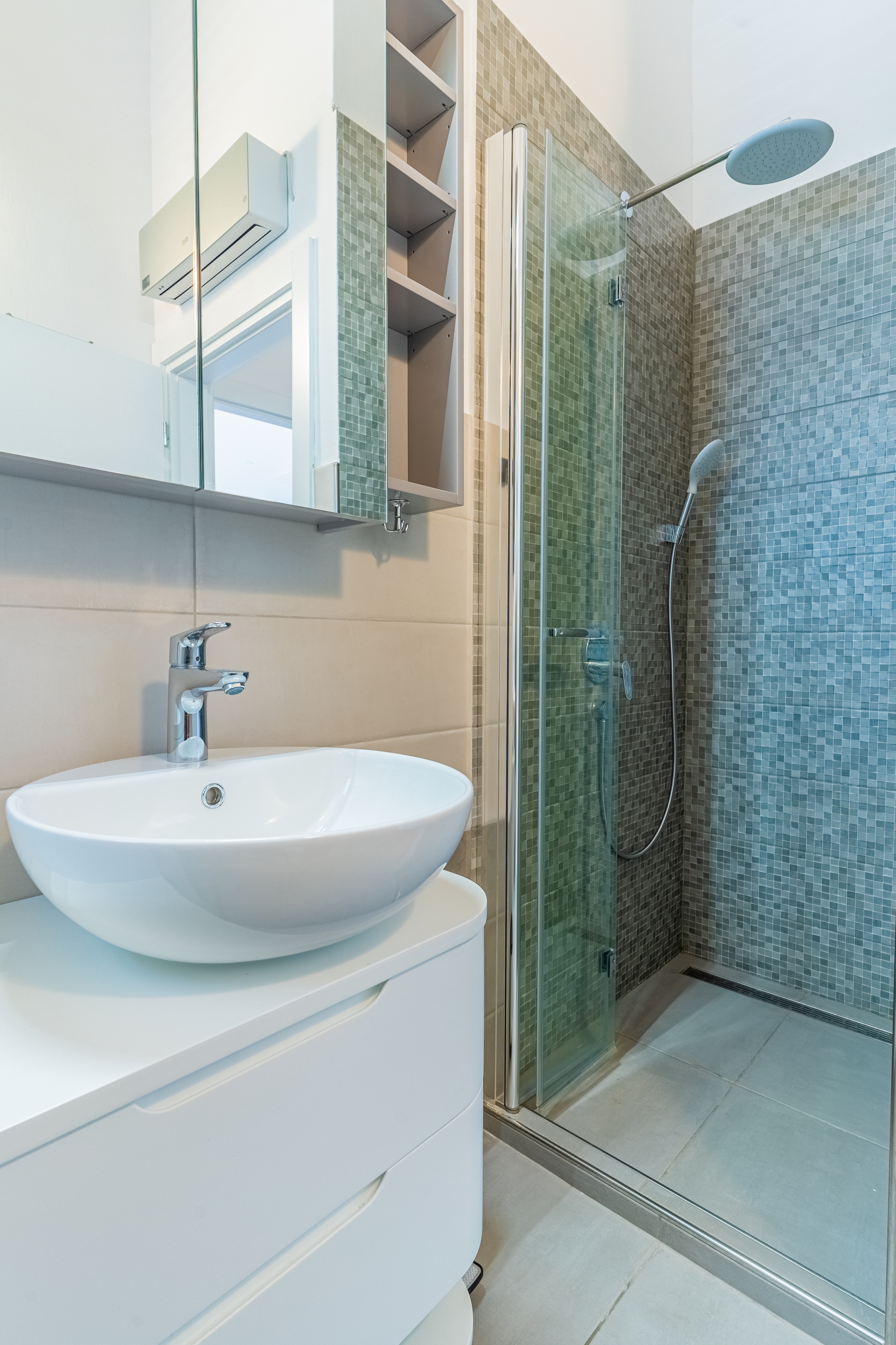Two bedroom apartment with balcony Cres  A-a