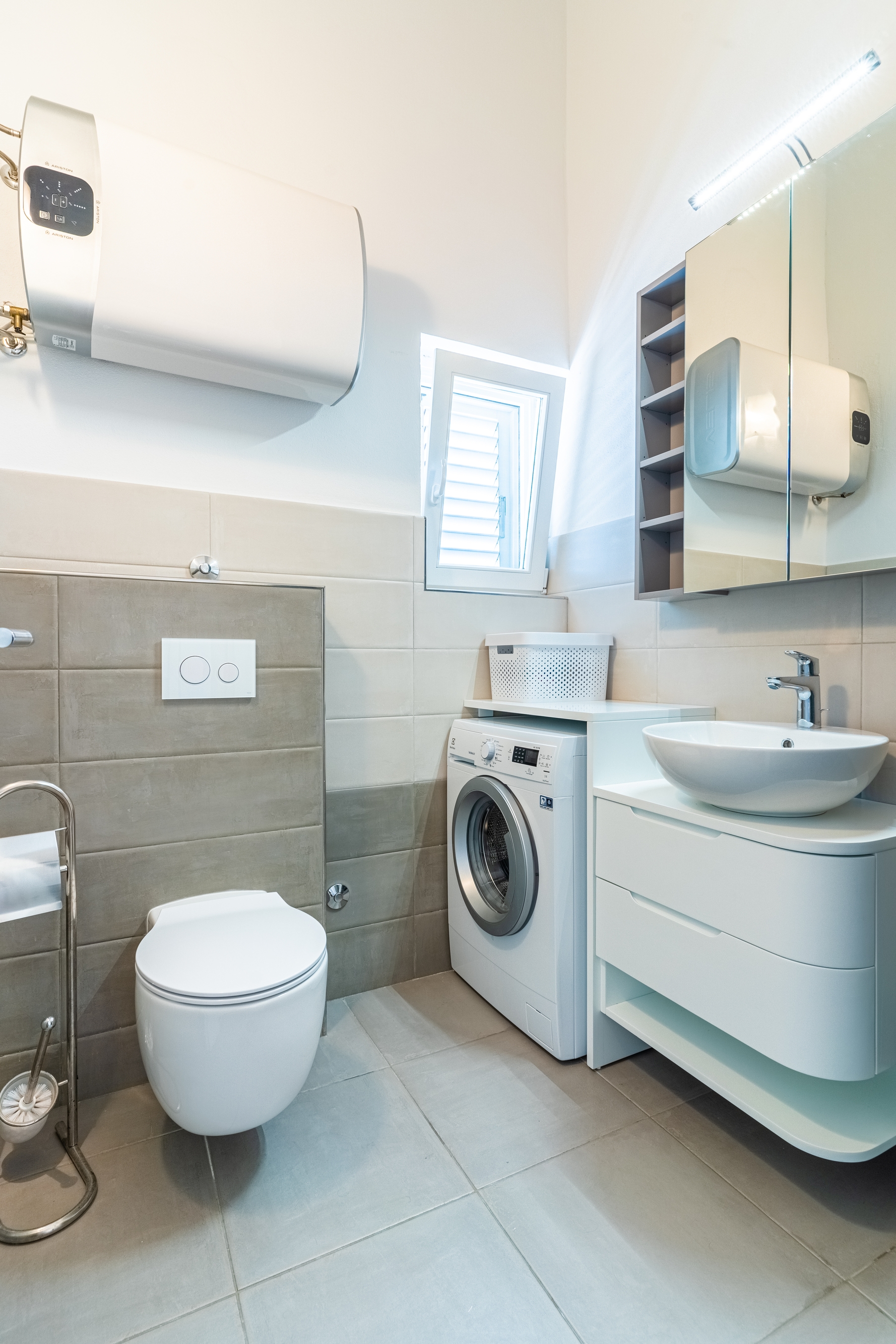 Two bedroom apartment with balcony Cres  A-a