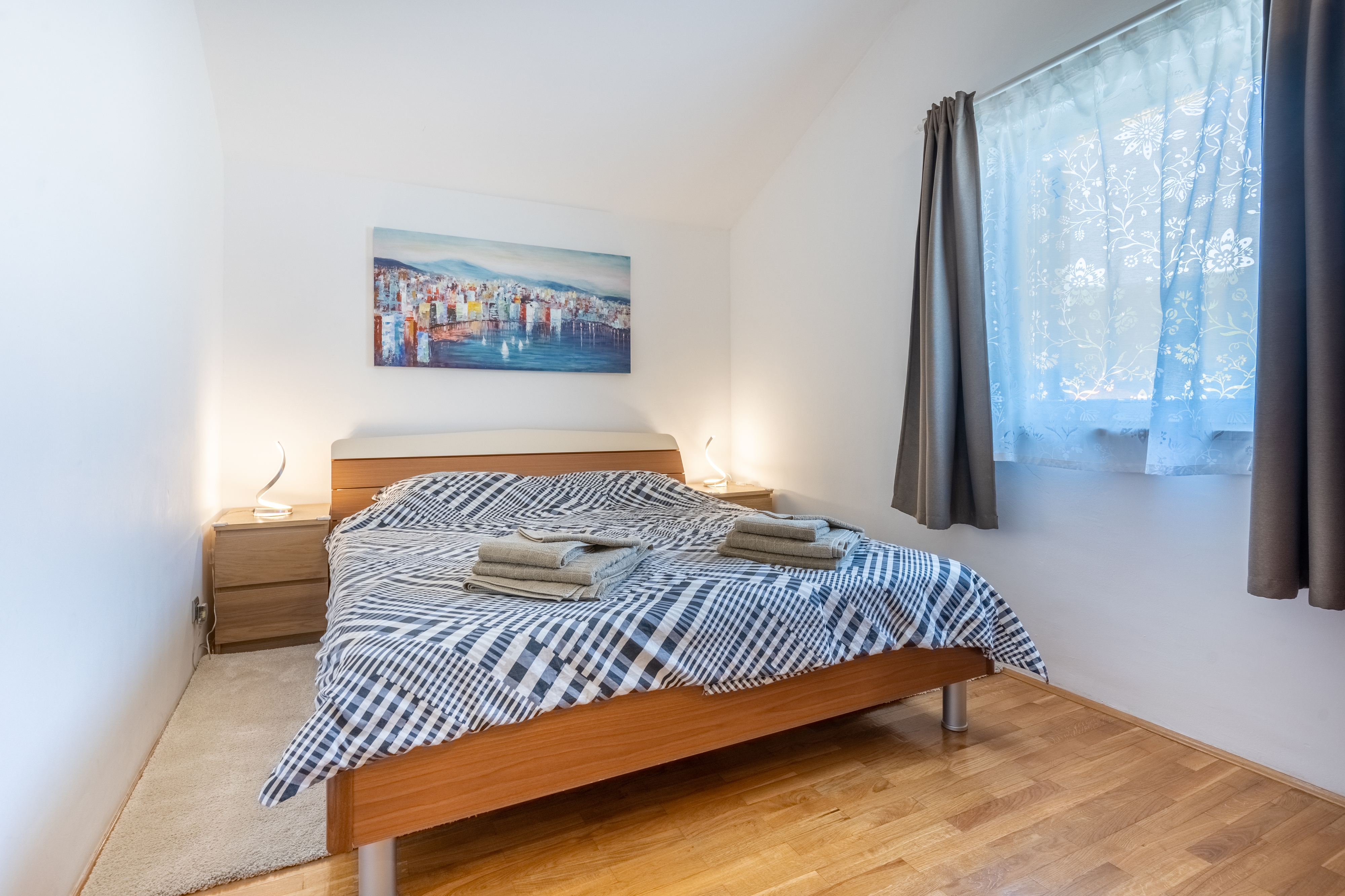 Two bedroom apartment with balcony Cres  A-a