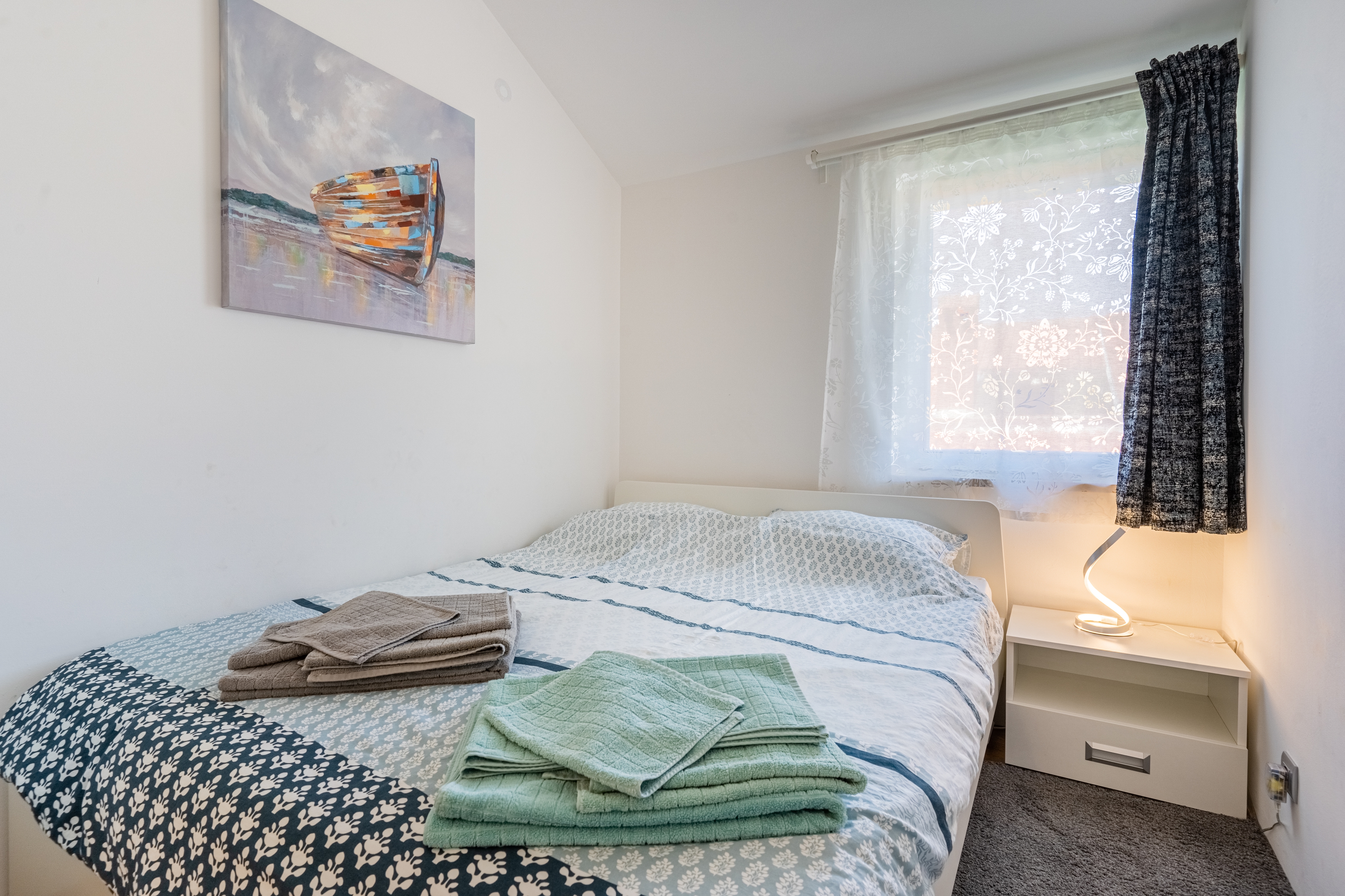 Two bedroom apartment with balcony Cres  A-a