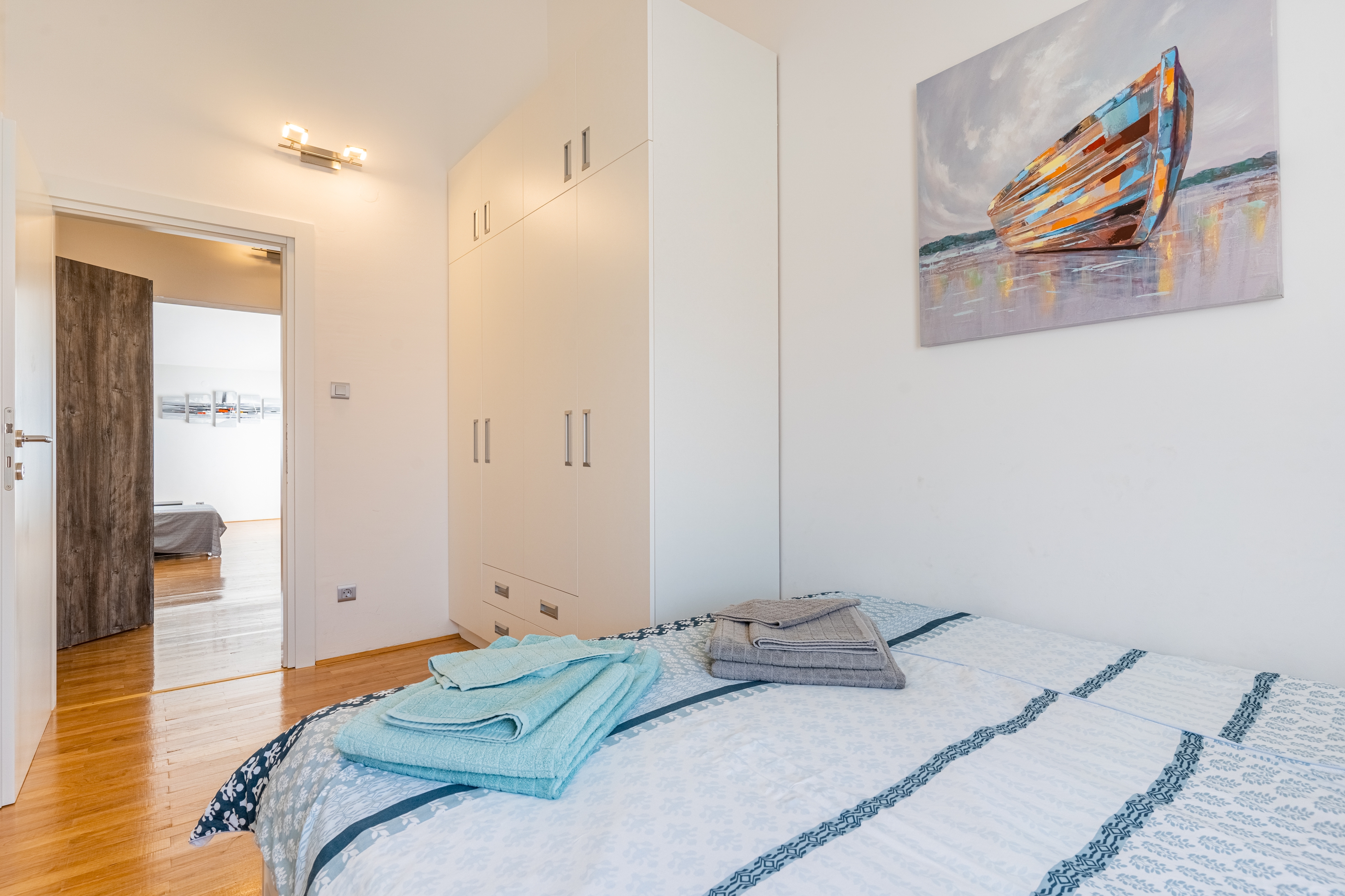 Two bedroom apartment with balcony Cres  A-a