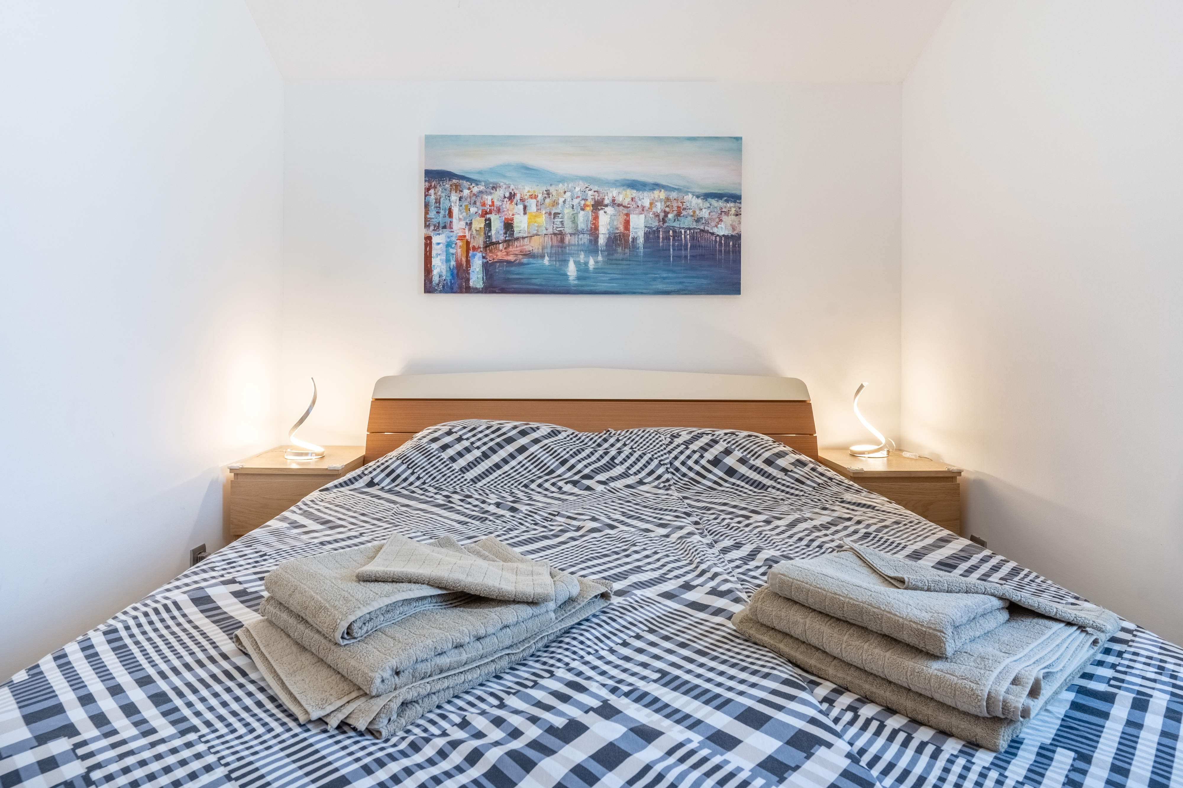 Two bedroom apartment with balcony Cres  A-a