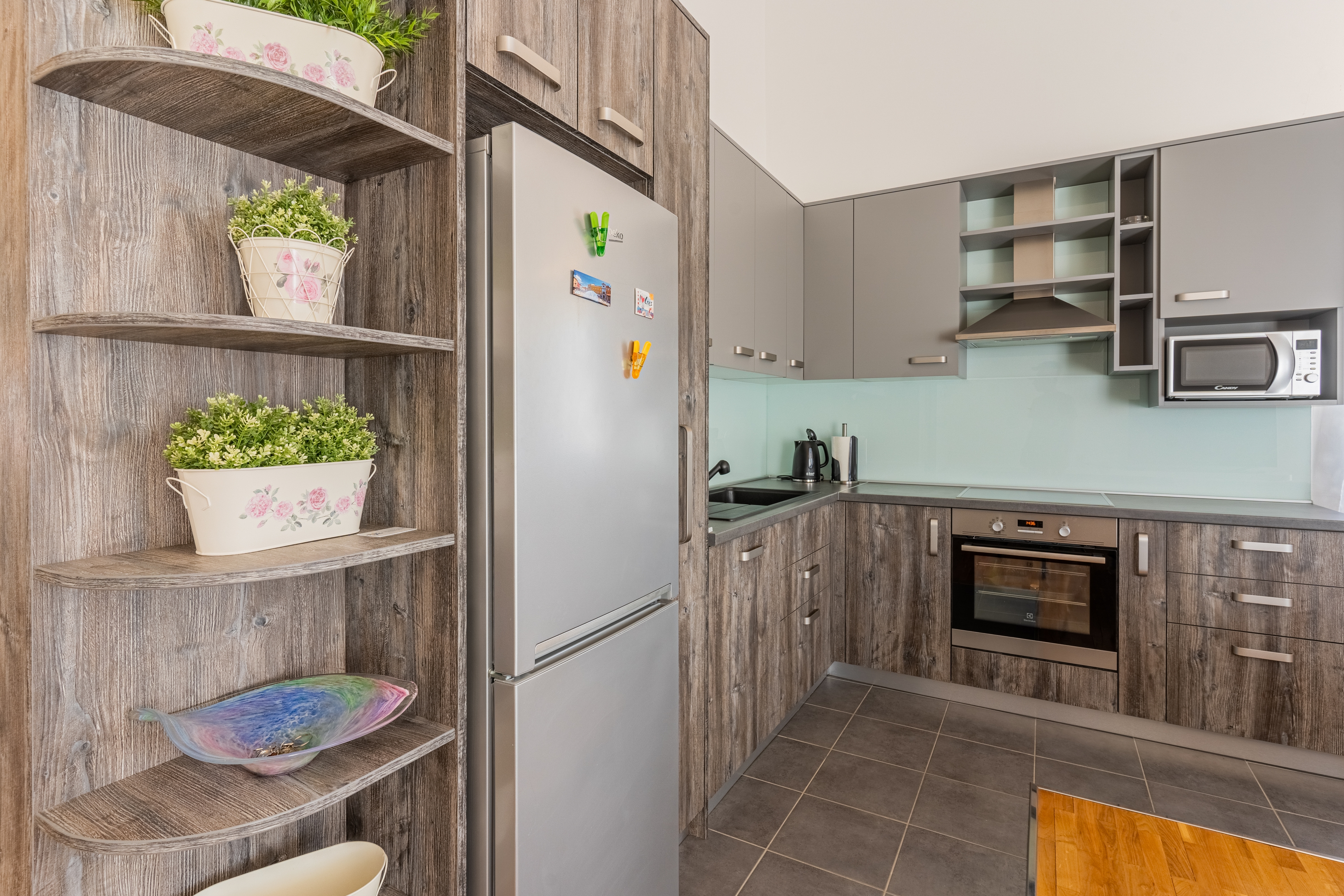 Two bedroom apartment with balcony Cres  A-a
