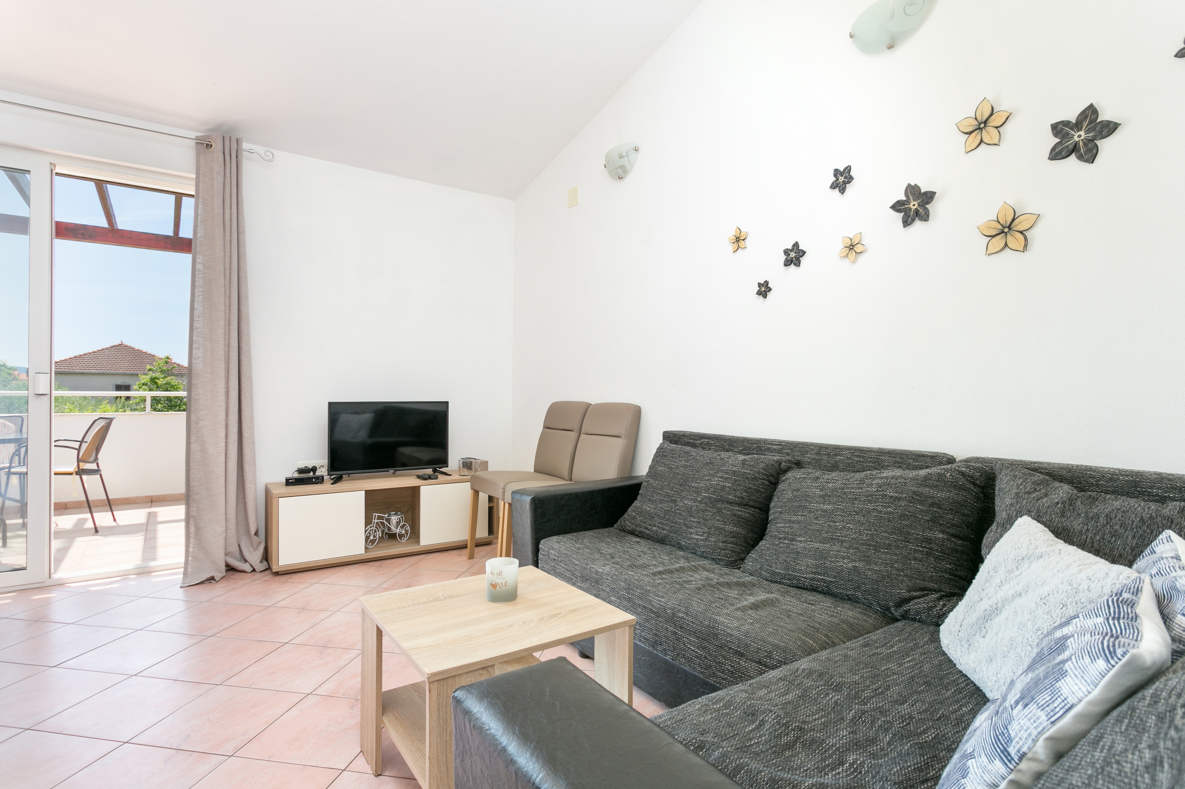 Three bedroom apartment with terrace and sea view Kaštel Štafilić, Kaštela (A-20843-a) Three bedroom apartment with terrace and sea view Kaštel Štafilić, Kaštela (A-20843-a)