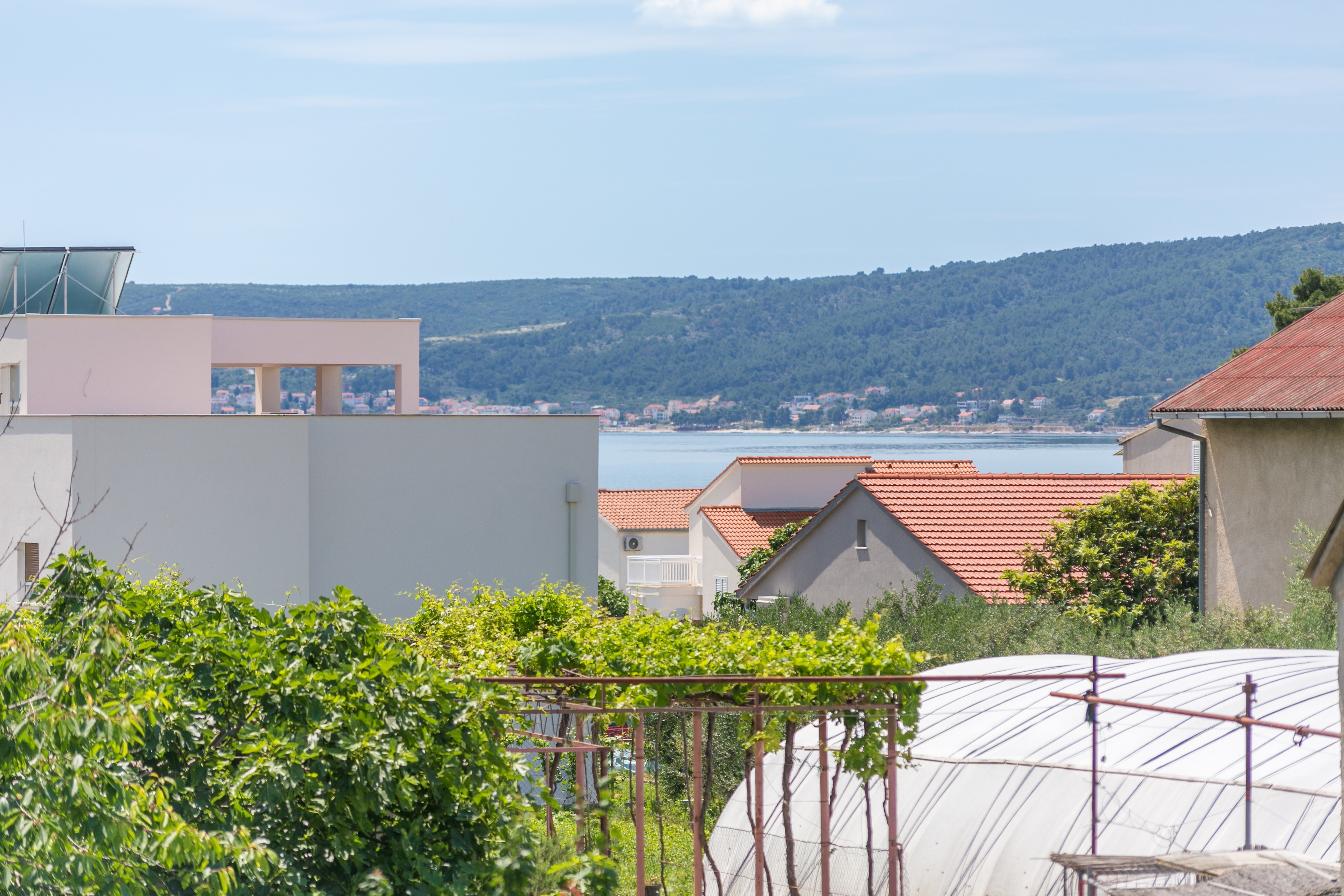 Three bedroom apartment with terrace and sea view Kaštel Štafilić, Kaštela  A-a